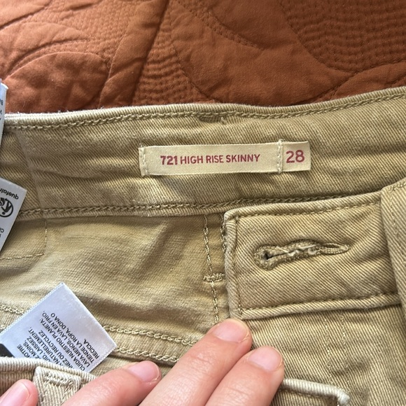 EUC Levi’s Skinny Jeans W28 L32 - Picture 2 of 4